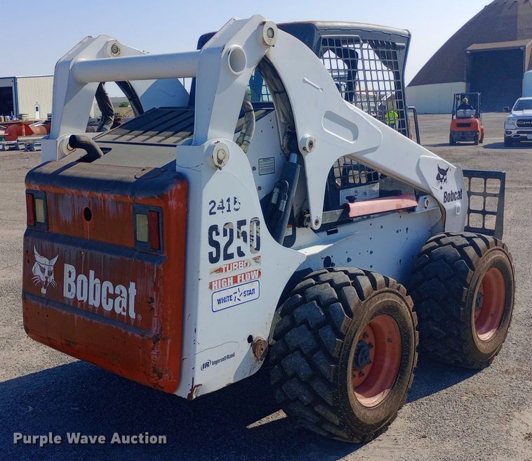 image for item DH1328 2005 Bobcat S250 skid steer loader