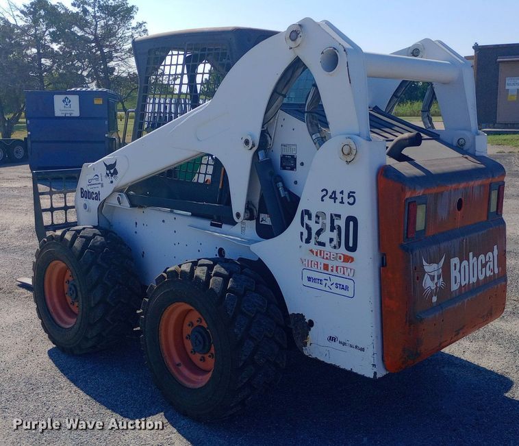 image for item DH1328 2005 Bobcat S250 skid steer loader