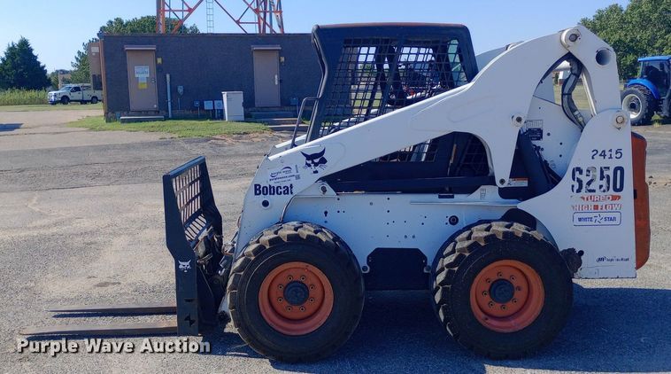 image for item DH1328 2005 Bobcat S250 skid steer loader