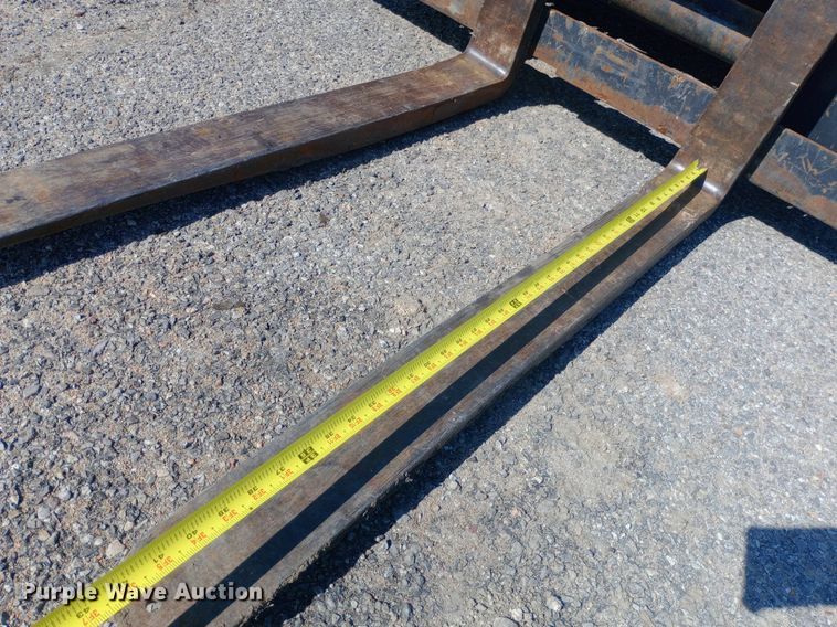 image for item DH1328 2005 Bobcat S250 skid steer loader