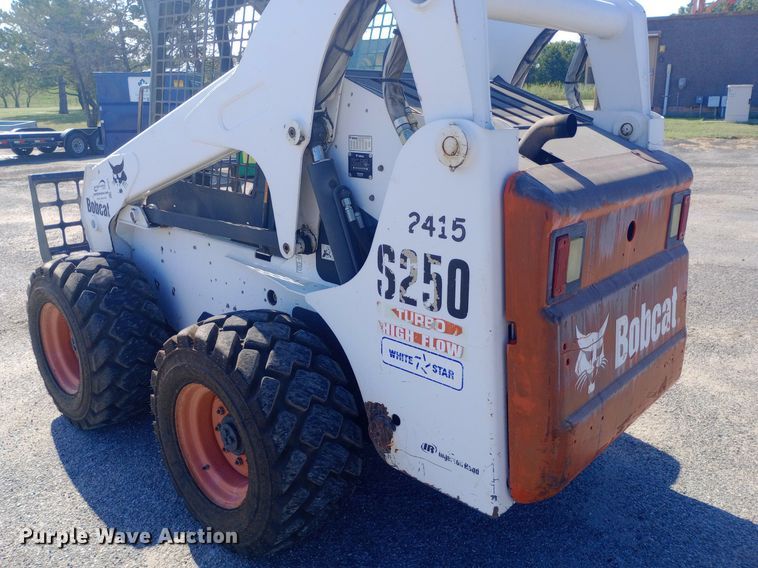 image for item DH1328 2005 Bobcat S250 skid steer loader