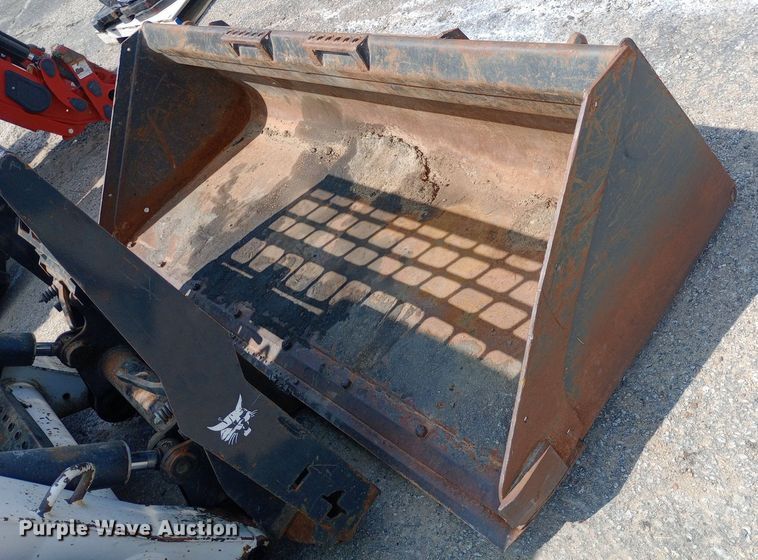 image for item DH1328 2005 Bobcat S250 skid steer loader