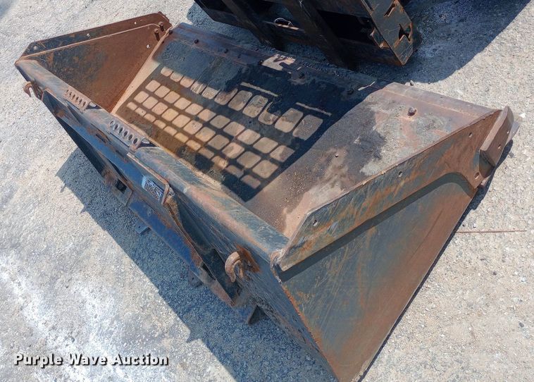 image for item DH1328 2005 Bobcat S250 skid steer loader