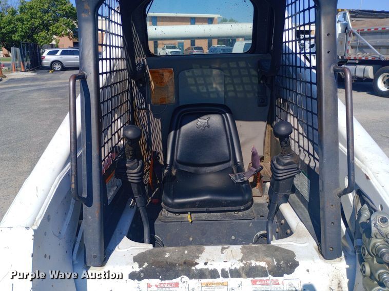 image for item DH1328 2005 Bobcat S250 skid steer loader