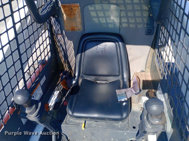 image for item DH1328 2005 Bobcat S250 skid steer loader