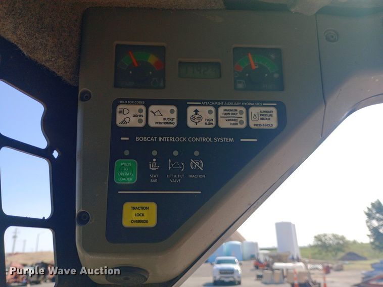 image for item DH1328 2005 Bobcat S250 skid steer loader
