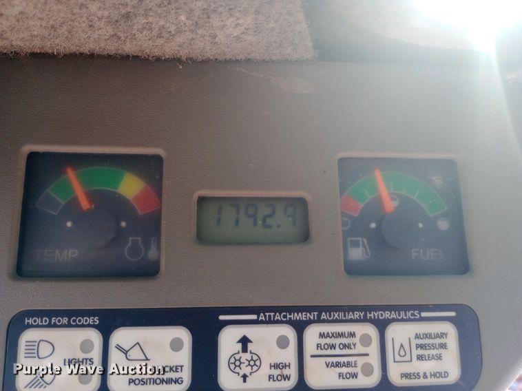 image for item DH1328 2005 Bobcat S250 skid steer loader