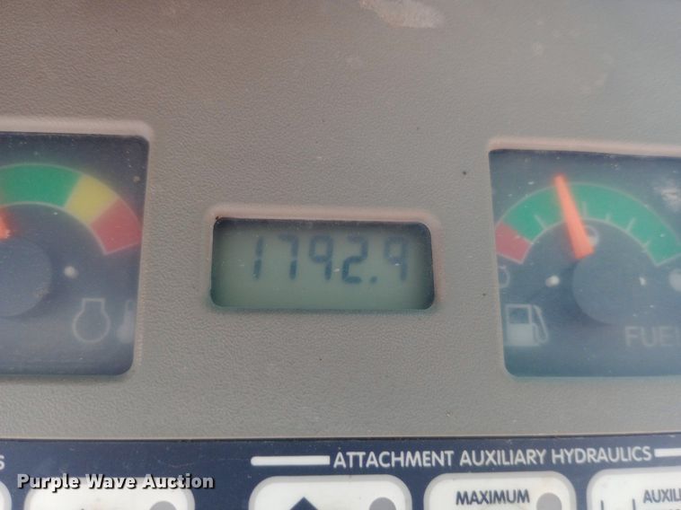 image for item DH1328 2005 Bobcat S250 skid steer loader