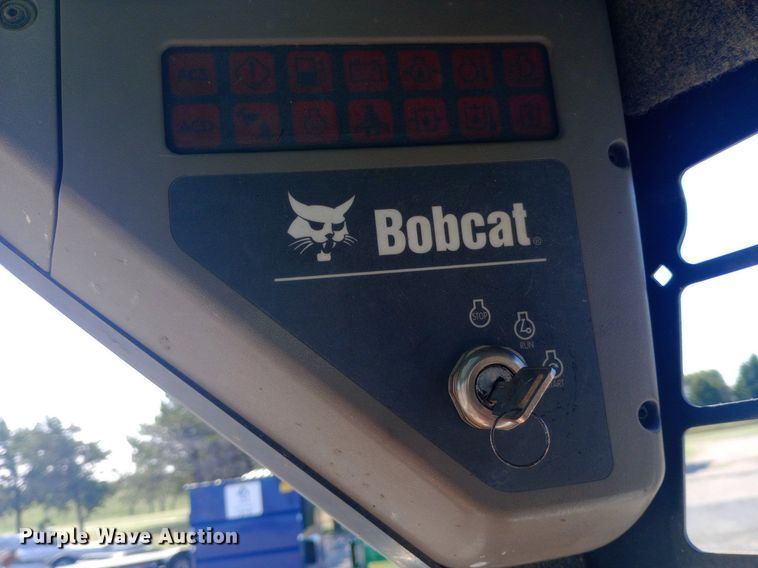 image for item DH1328 2005 Bobcat S250 skid steer loader