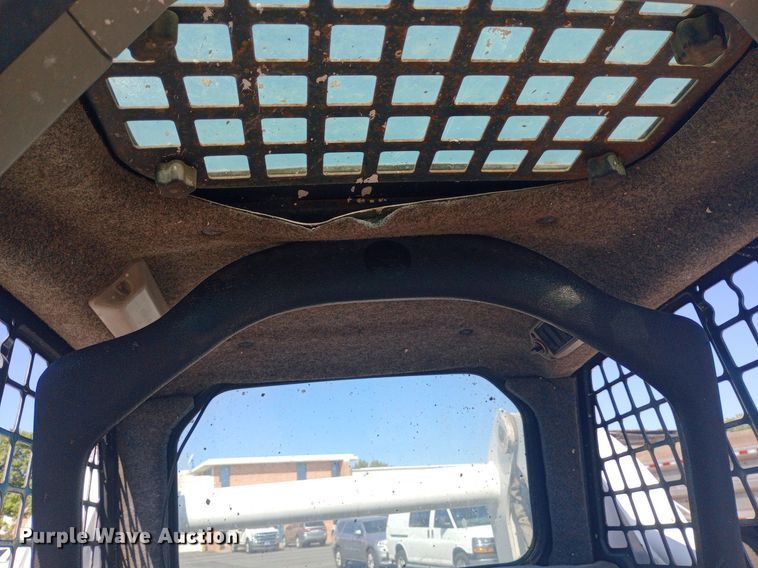 image for item DH1328 2005 Bobcat S250 skid steer loader