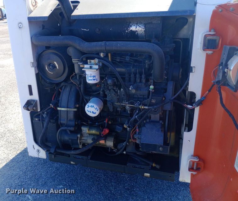 image for item DH1328 2005 Bobcat S250 skid steer loader