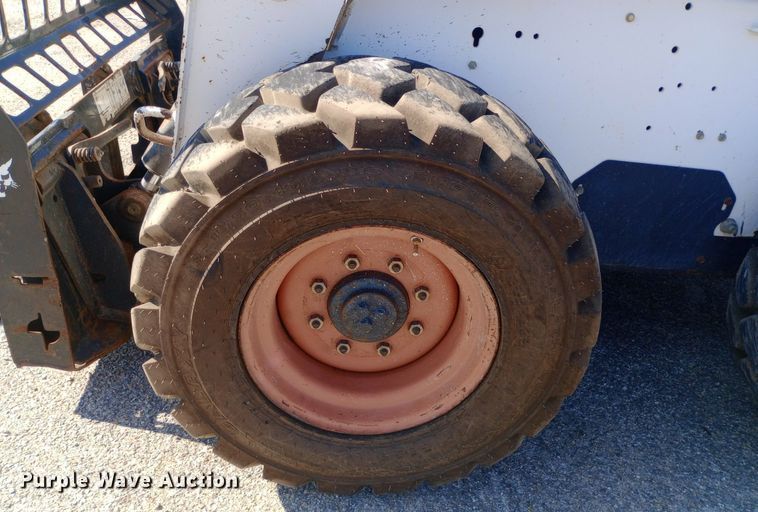 image for item DH1328 2005 Bobcat S250 skid steer loader