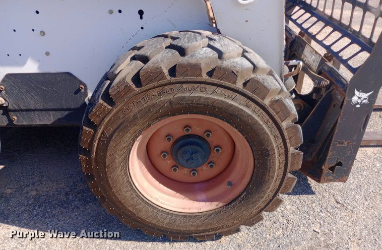 image for item DH1328 2005 Bobcat S250 skid steer loader