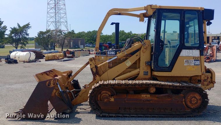image for item DH1337 2004 Caterpillar  939C track loader