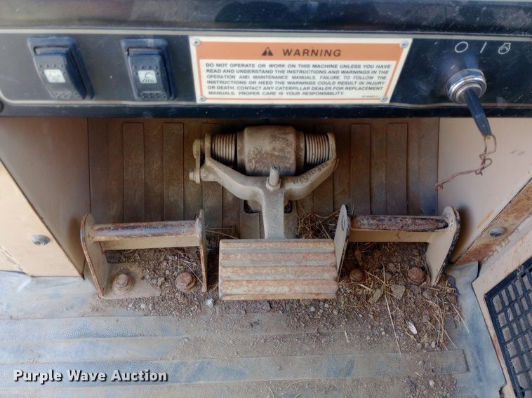 image for item DH1337 2004 Caterpillar  939C track loader