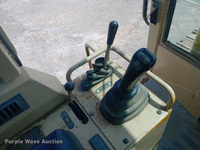 image for item DH1337 2004 Caterpillar  939C track loader