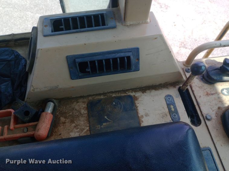 image for item DH1337 2004 Caterpillar  939C track loader