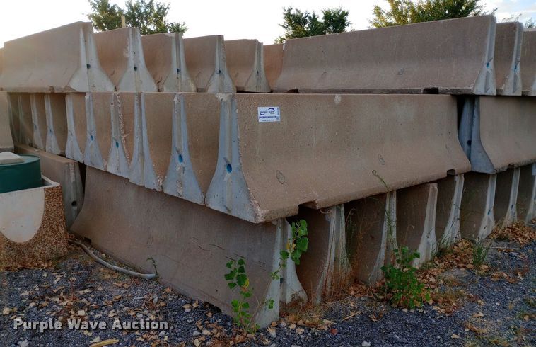 image for item DH1386 (8) concrete barriers