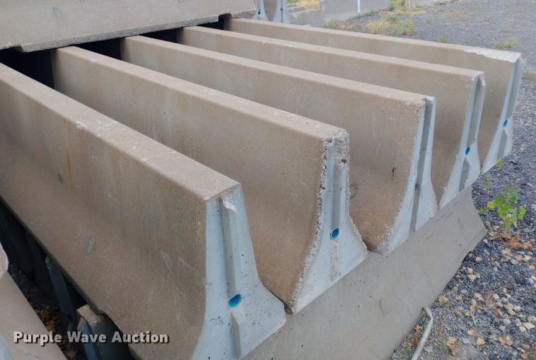 image for item DH1386 (8) concrete barriers