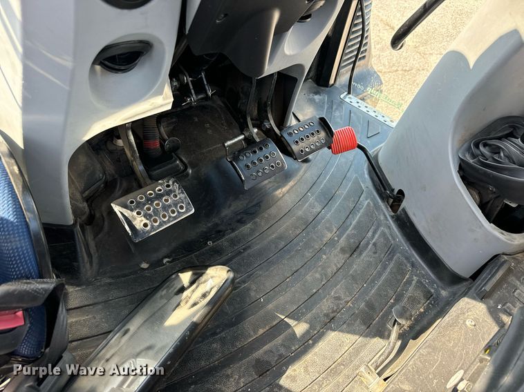 image for item DO1702 2019 New Holland PowerStar 100 MFWD tractor