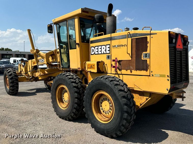 image for item DO1703 2001 John Deere  772CH motor grader