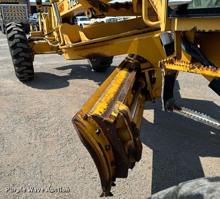 image for item DO1703 2001 John Deere  772CH motor grader