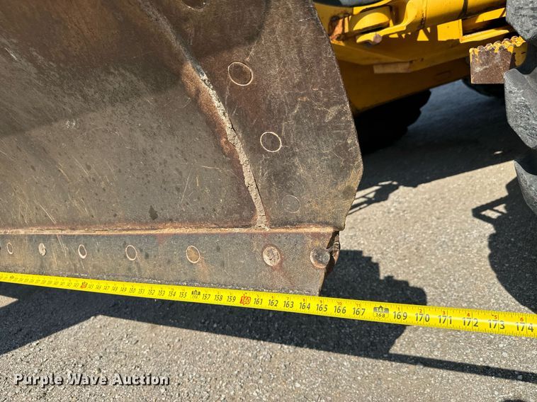 image for item DO1703 2001 John Deere  772CH motor grader