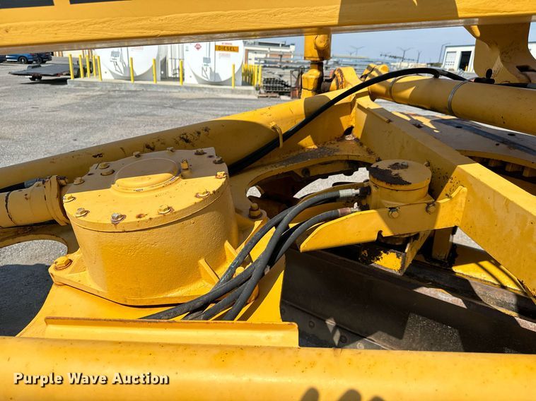 image for item DO1703 2001 John Deere  772CH motor grader