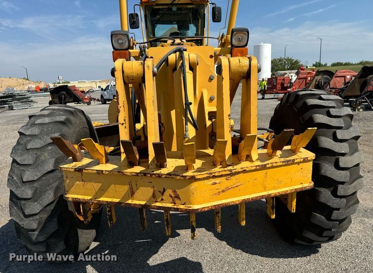 image for item DO1703 2001 John Deere  772CH motor grader