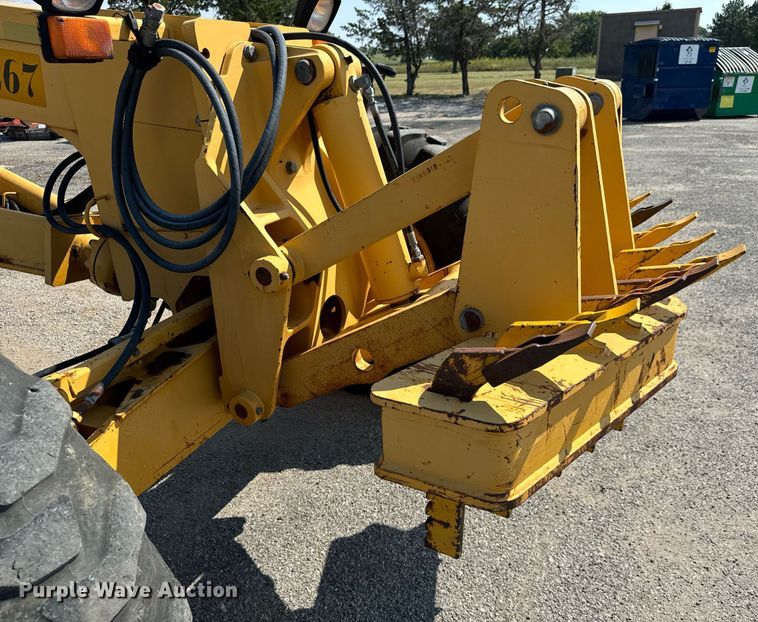 image for item DO1703 2001 John Deere  772CH motor grader