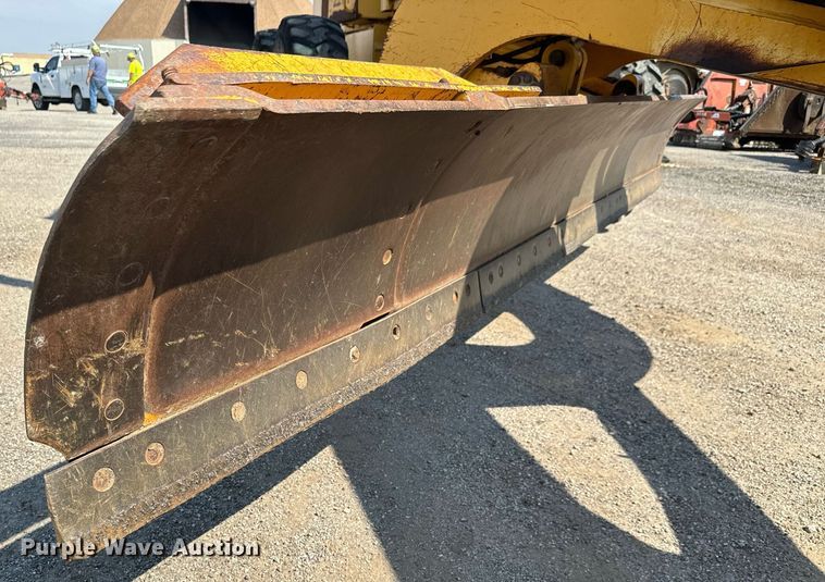 image for item DO1703 2001 John Deere  772CH motor grader