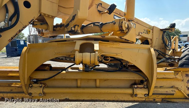 image for item DO1703 2001 John Deere  772CH motor grader