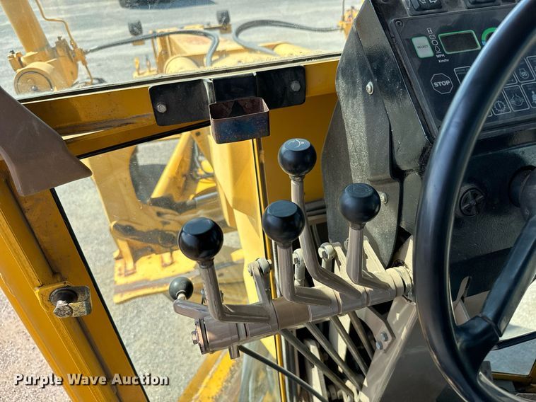 image for item DO1703 2001 John Deere  772CH motor grader