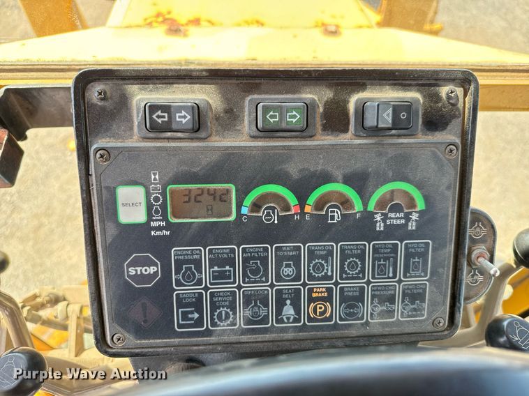 image for item DO1703 2001 John Deere  772CH motor grader