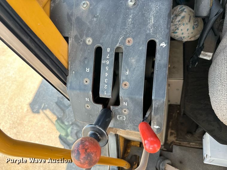 image for item DO1703 2001 John Deere  772CH motor grader