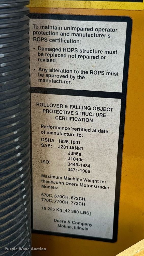 image for item DO1703 2001 John Deere  772CH motor grader