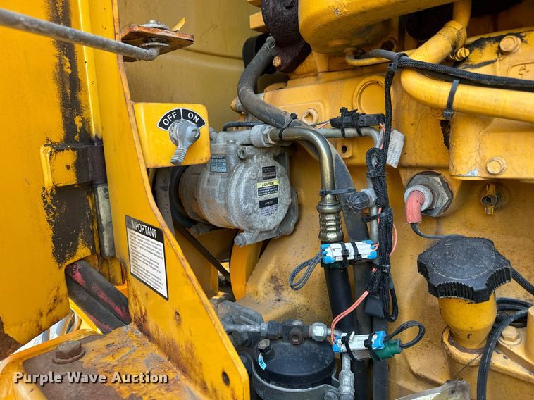 image for item DO1703 2001 John Deere  772CH motor grader