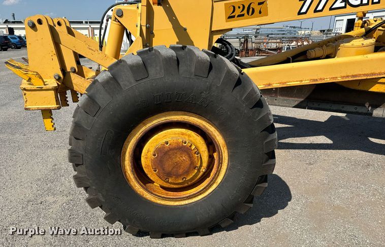 image for item DO1703 2001 John Deere  772CH motor grader