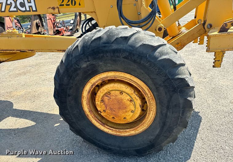 image for item DO1703 2001 John Deere  772CH motor grader