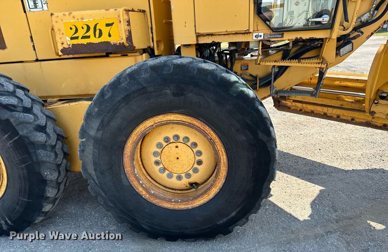 image for item DO1703 2001 John Deere  772CH motor grader