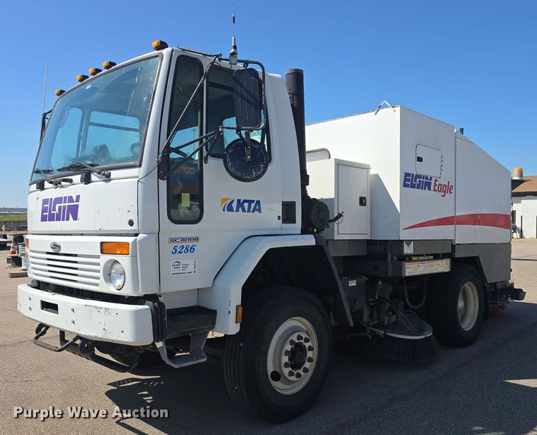 image for item DQ4578 2002 Elgin Eagle SC8000 street sweeper truck