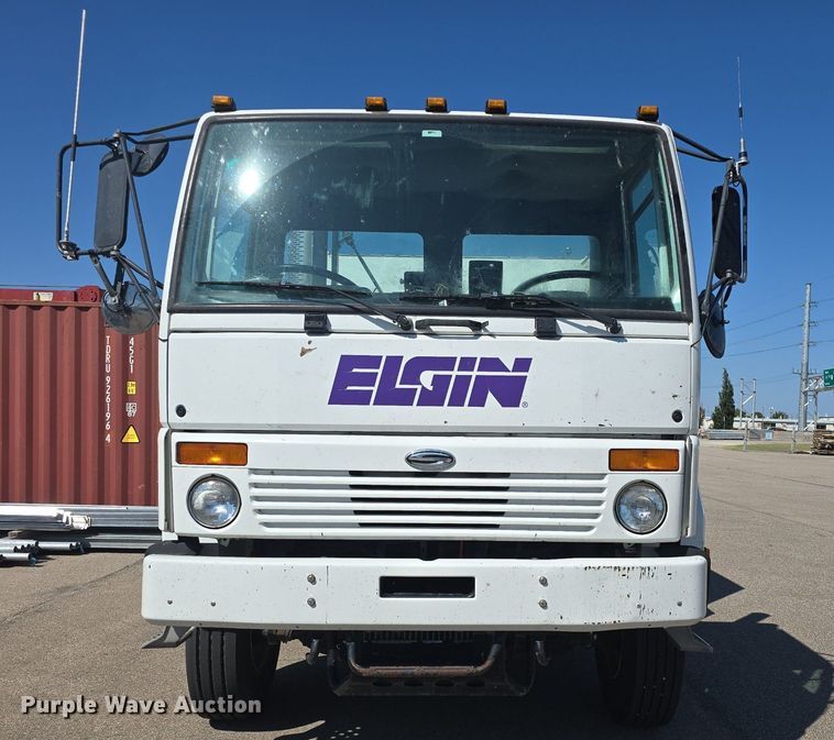 image for item DQ4578 2002 Elgin Eagle SC8000 street sweeper truck