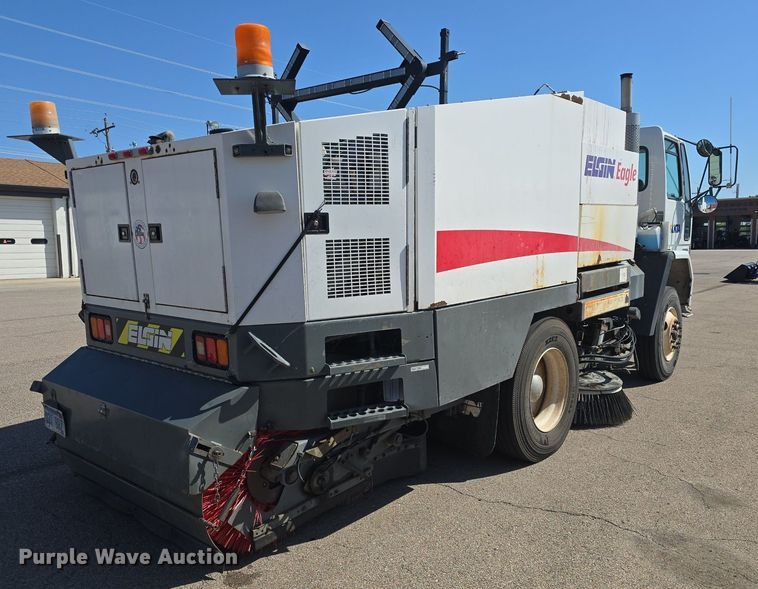 image for item DQ4578 2002 Elgin Eagle SC8000 street sweeper truck