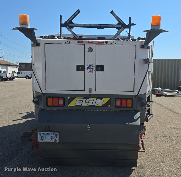 image for item DQ4578 2002 Elgin Eagle SC8000 street sweeper truck