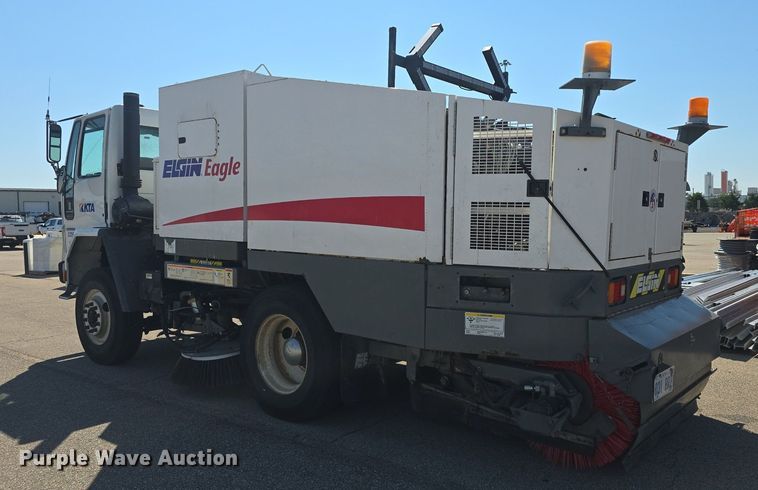 image for item DQ4578 2002 Elgin Eagle SC8000 street sweeper truck