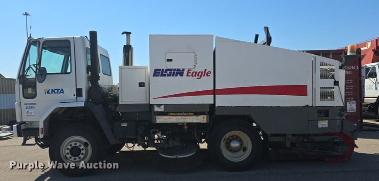 image for item DQ4578 2002 Elgin Eagle SC8000 street sweeper truck