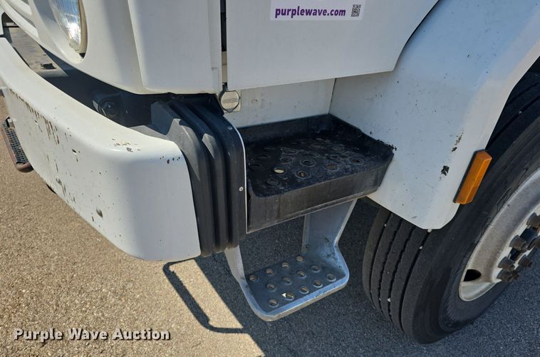 image for item DQ4578 2002 Elgin Eagle SC8000 street sweeper truck