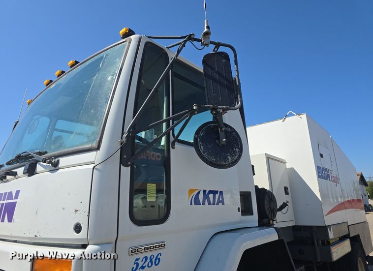 image for item DQ4578 2002 Elgin Eagle SC8000 street sweeper truck