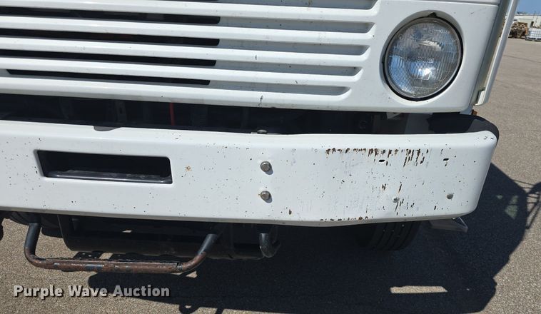 image for item DQ4578 2002 Elgin Eagle SC8000 street sweeper truck