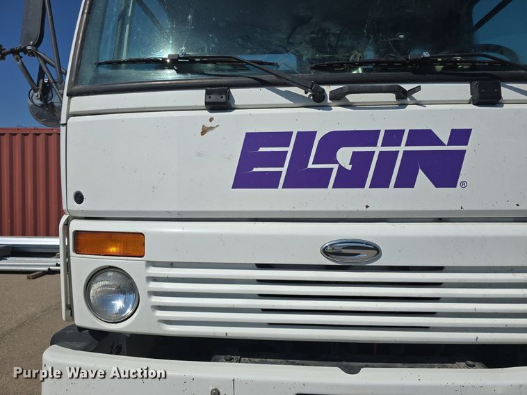 image for item DQ4578 2002 Elgin Eagle SC8000 street sweeper truck